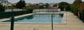 Impecable vivienda con piscinas y amplia terraza